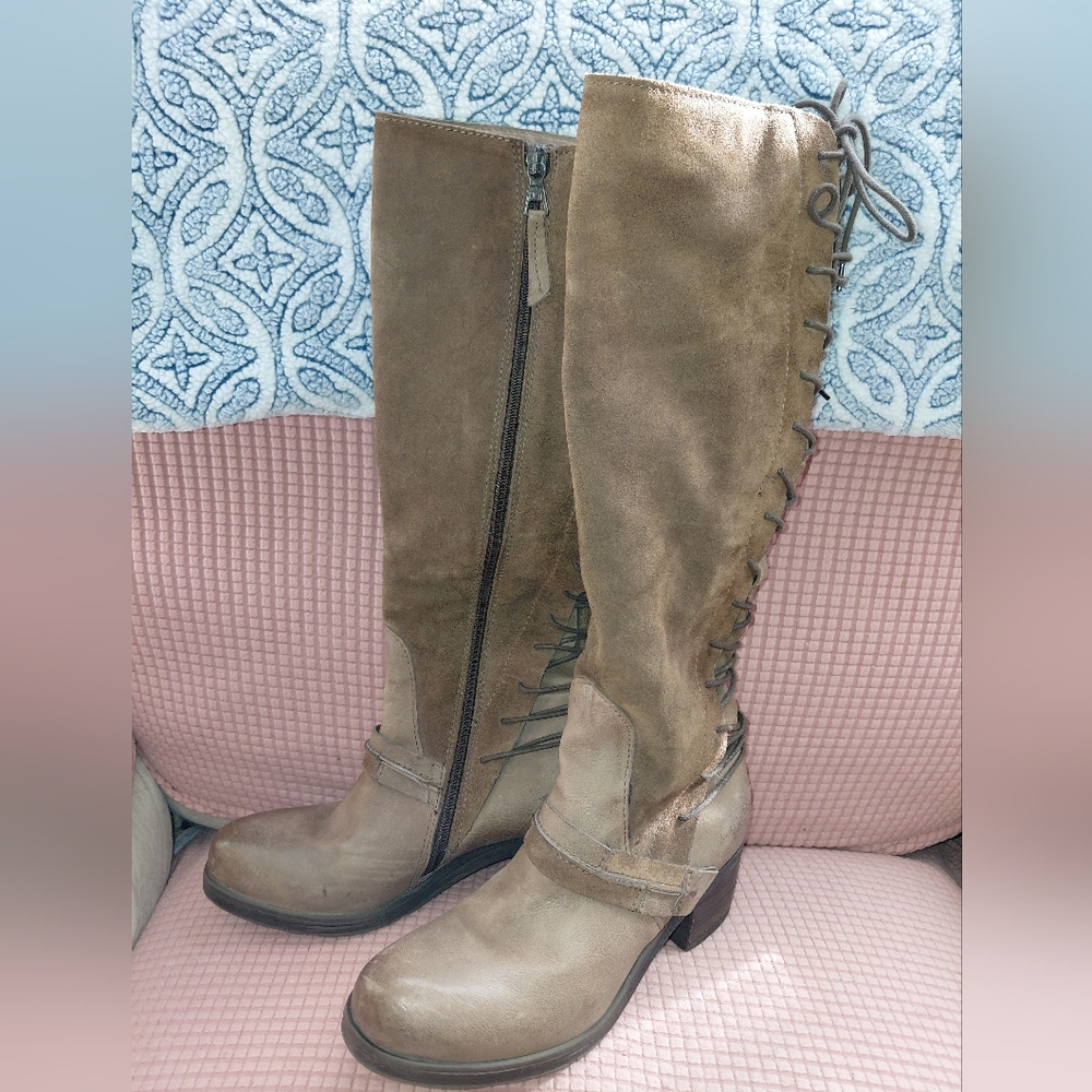 Stylish Tan Lace-Up Miz Mooz Boots for Women - Picture 3 of 10